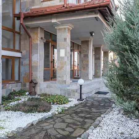 Charming Near Gondola & Bar Street, Cedar 1 Complex Daire Bansko