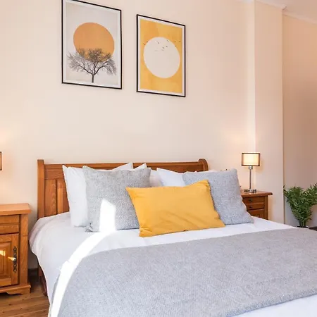 Charming Near Gondola & Bar Street, Cedar 1 Complex דירה