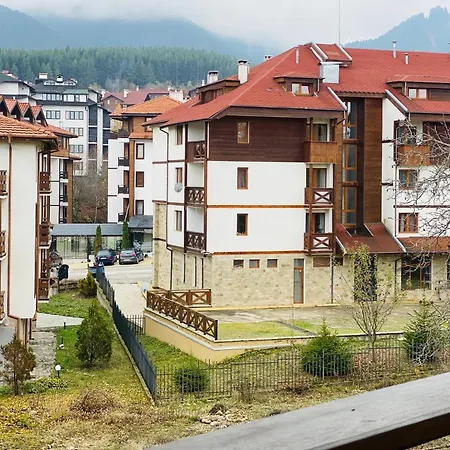 Charming Near Gondola & Bar Street, Cedar 1 Complex Апартаменти Бансько