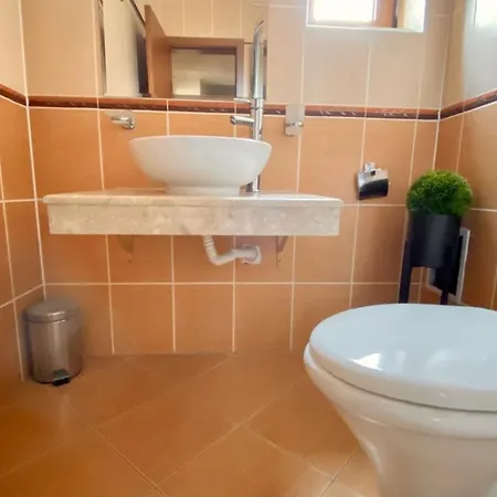 Charming Near Gondola & Bar Street, Cedar 1 Complex דירה