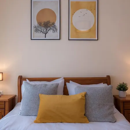 Charming Near Gondola & Bar Street, Cedar 1 Complex דירה